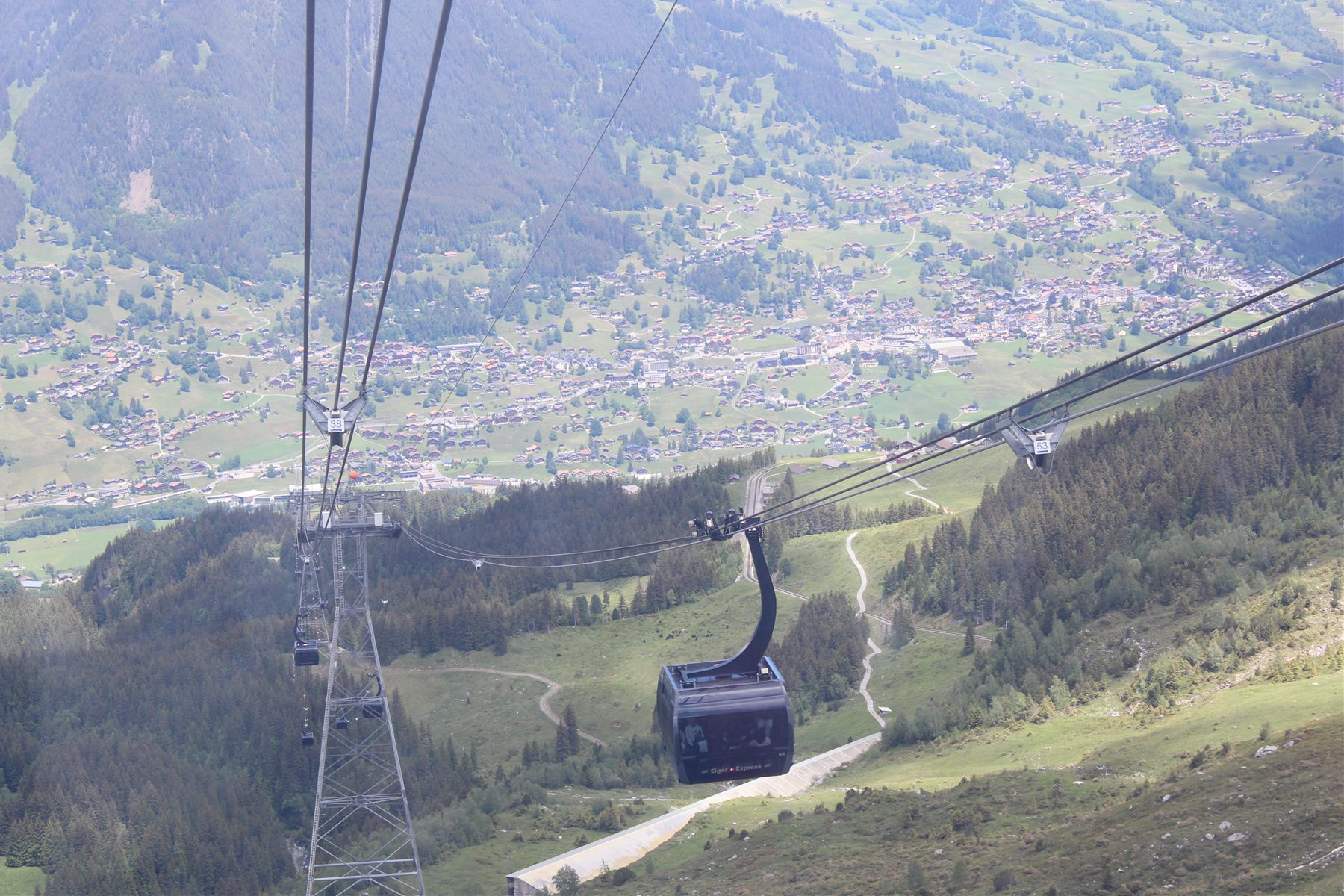 O vale de Grindelwald visto da gôndola, na descida