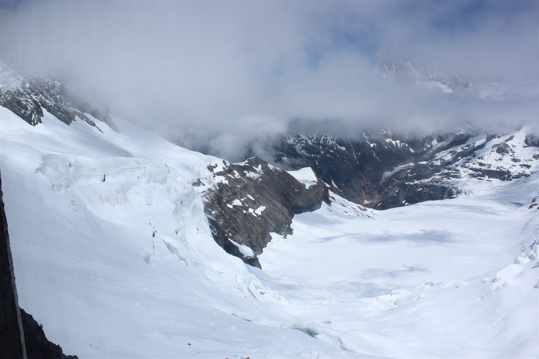 A grande geleira de Aletsch vista do alto do Jungfraujoch, nos Alpes berneses