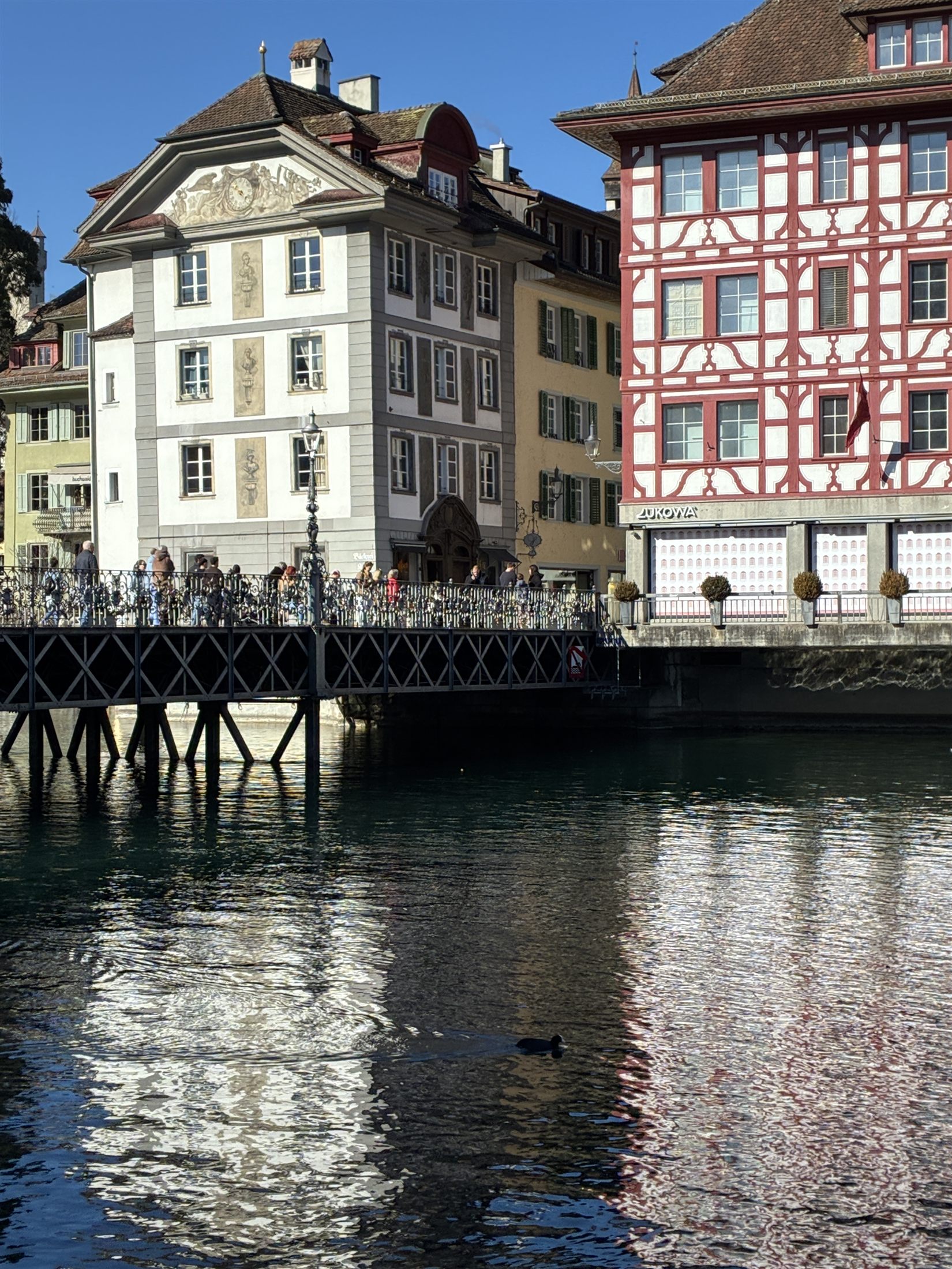 A Spreuerbrücke, a segunda ponte coberta de madeira de Lucerna, sobre o rio Reuss