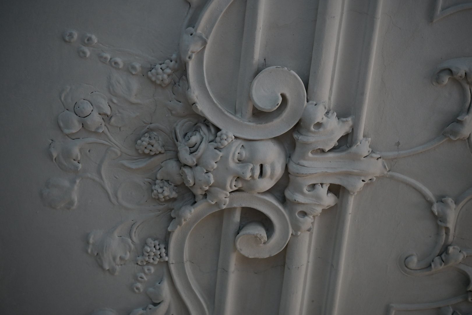 Detalhe do estuque barroco esculpido do Schloss Hürbel