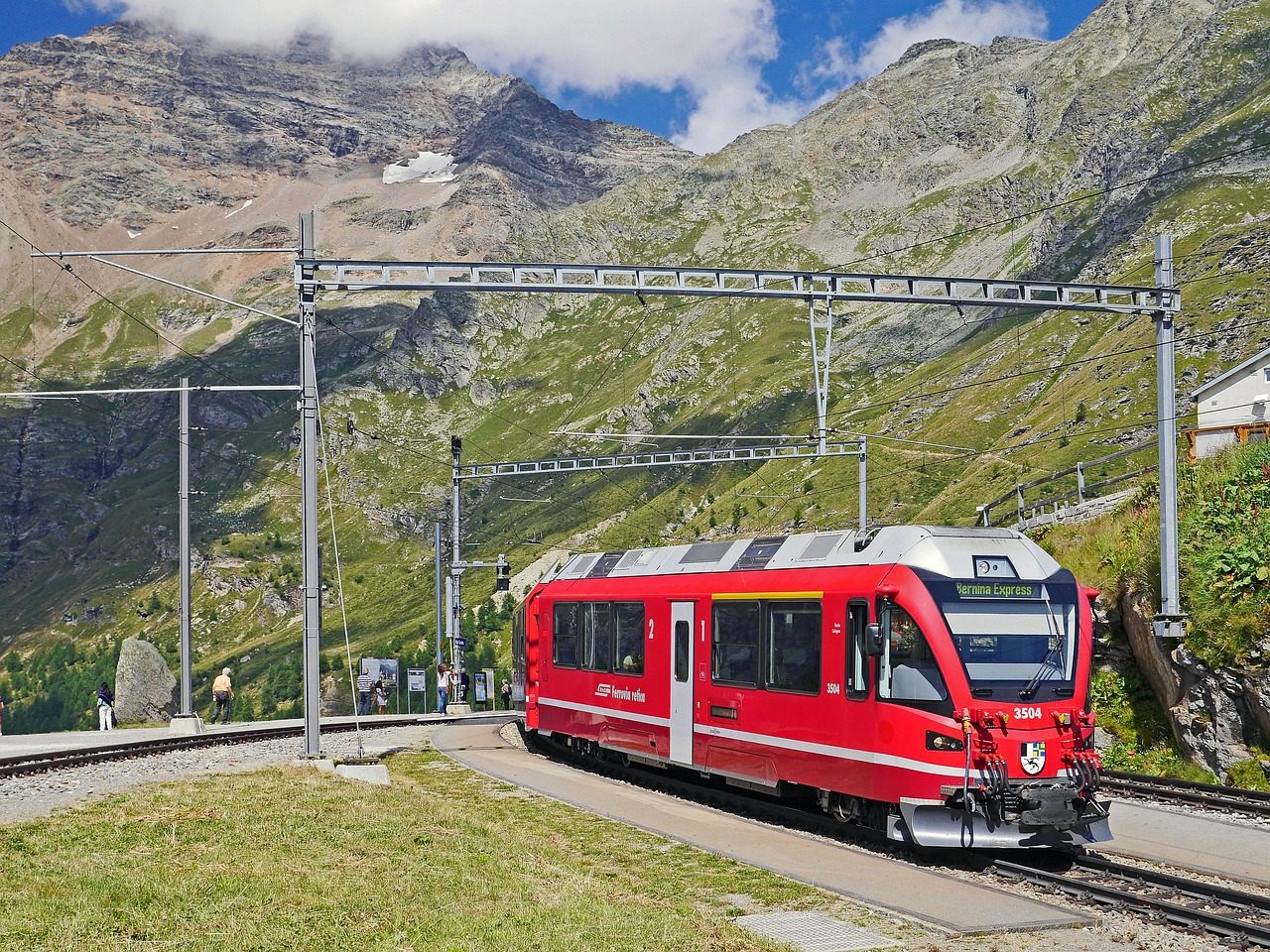 Alp Grüm a 2091 metros com vista para a geleira Palü e o vale de Poschiavo nos Grisões suíços