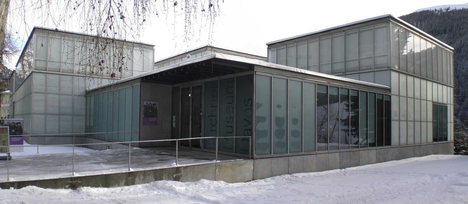 Fachada exterior do Kirchner Museum Davos, museu dedicado ao pintor expressionista Ernst Ludwig Kirchner