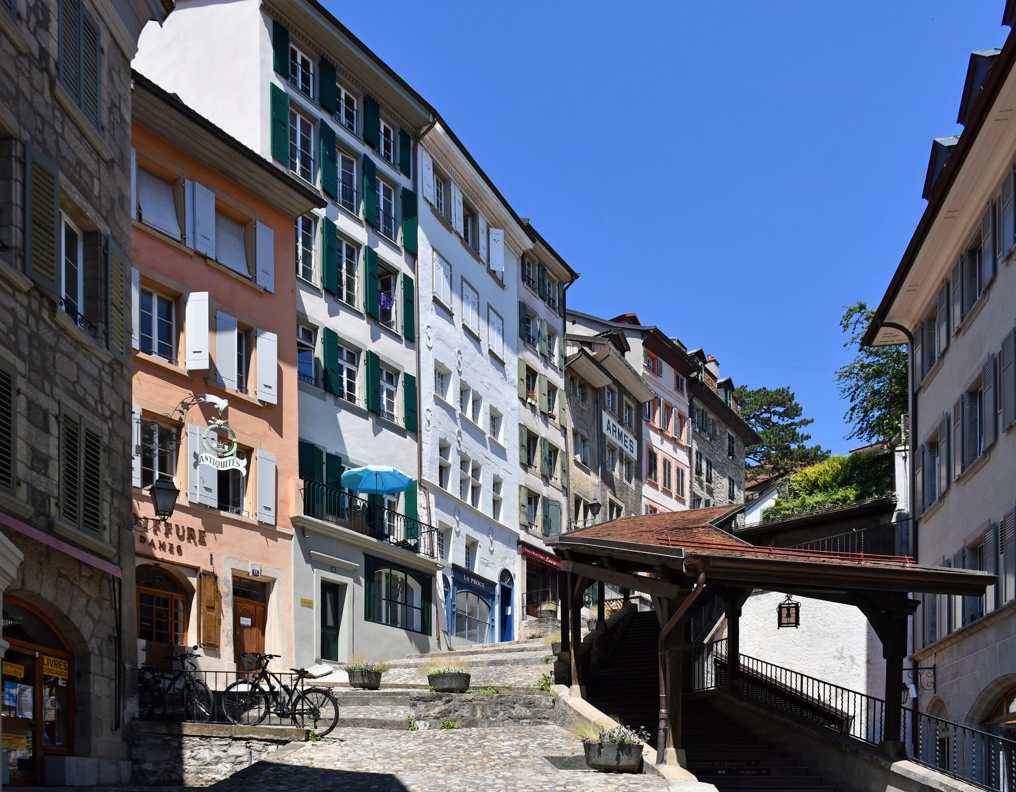 Escalier du Marché, a escadaria coberta de madeira que sobe à Catedral de Lausanne