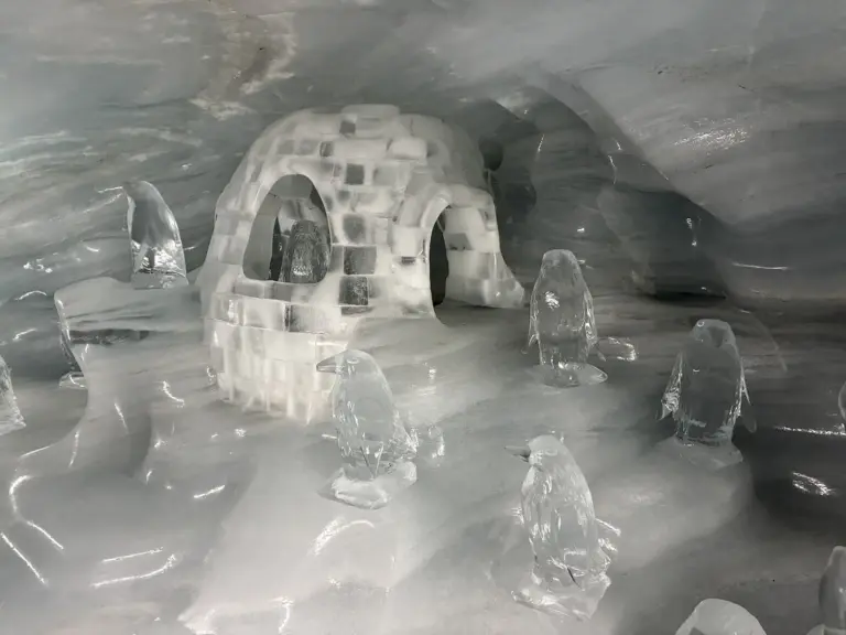Palácio de Gelo do Jungfraujoch: esculturas e visita por dentro