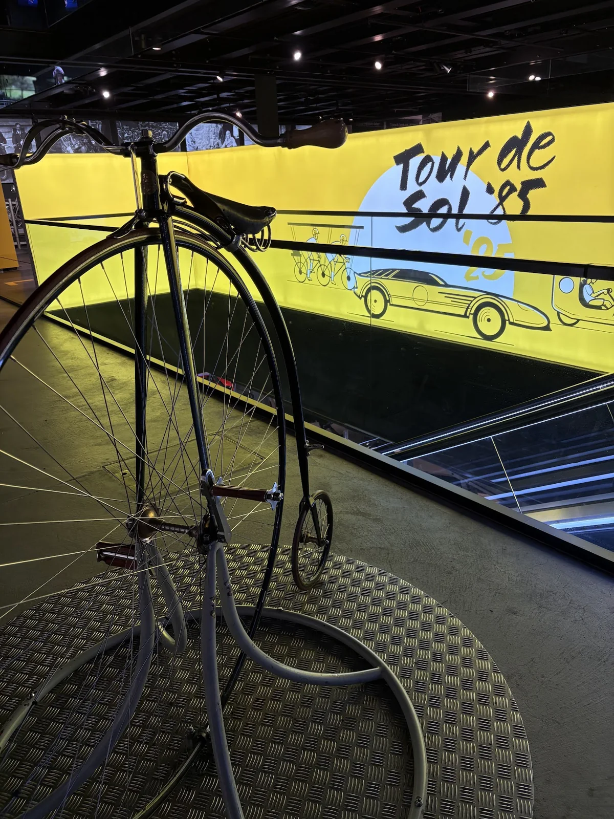 Bicicleta histórica exposta no Museu Suíço dos Transportes, em Lucerna