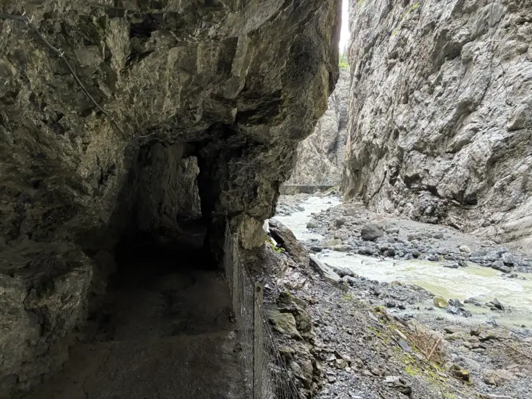 Garganta do Glaciar de Grindelwald: passarelas, túneis e visita